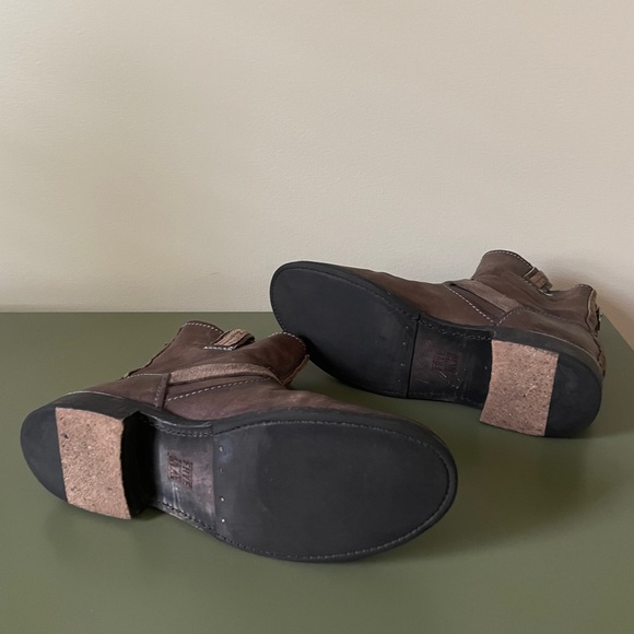 Frye Women's Vicky Artisan Back-Zip Boot - Picture 8 of 10